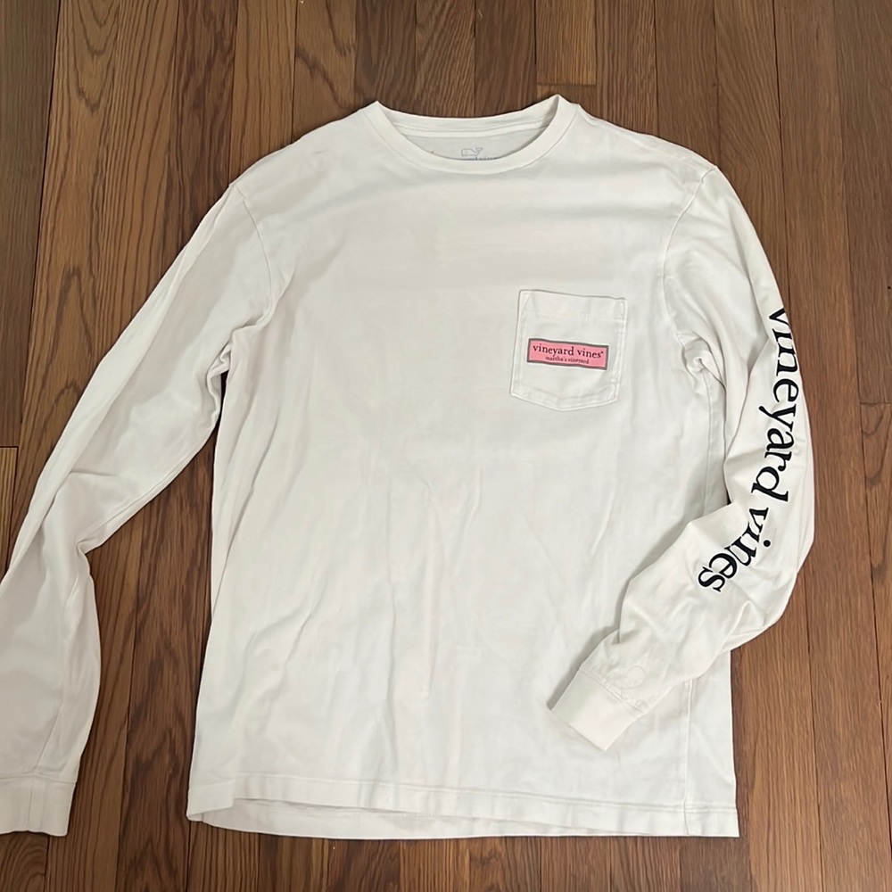 Vineyard Vines white long sleeve Christmas details